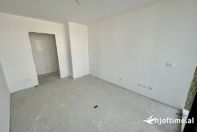 Apartment for sale in Tirana 3+1, Emty