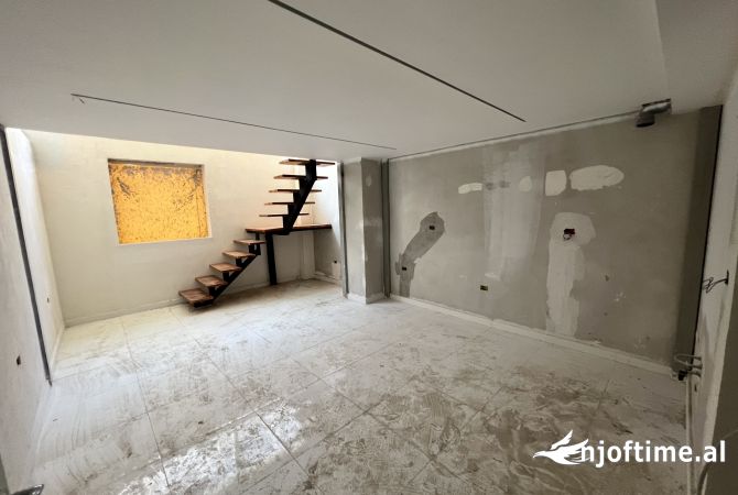 Shtepi ne shitje Apartament ne Tirane, 1+1, Mobilimi Bosh, pa mobiluar, Pagesa 320,000  Euro.