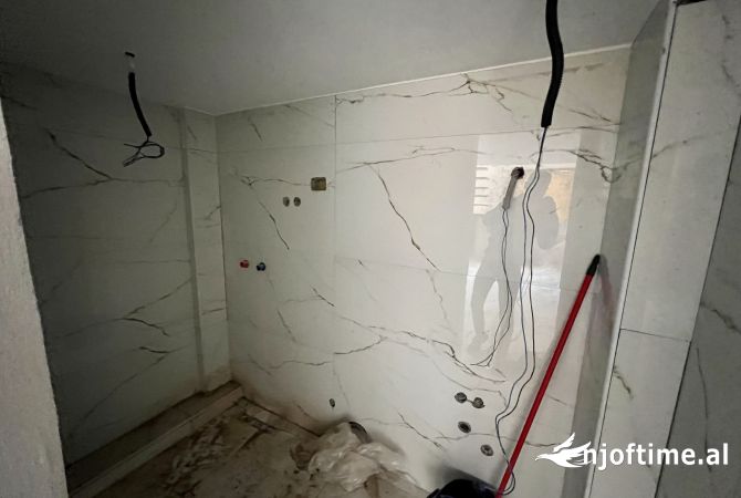 Shtepi ne shitje Apartament ne Tirane, 1+1, Mobilimi Bosh, pa mobiluar, Pagesa 320,000  Euro.
