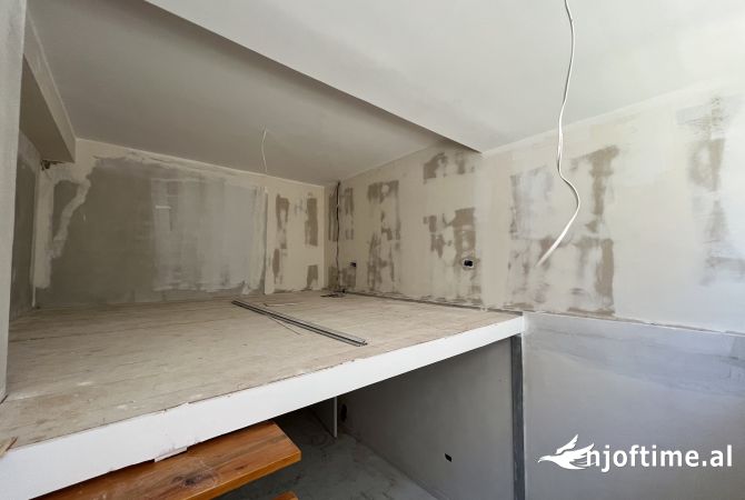 Shtepi ne shitje Apartament ne Tirane, 1+1, Mobilimi Bosh, pa mobiluar, Pagesa 320,000  Euro.