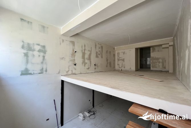 Shtepi ne shitje Apartament ne Tirane, 1+1, Mobilimi Bosh, pa mobiluar, Pagesa 320,000  Euro.