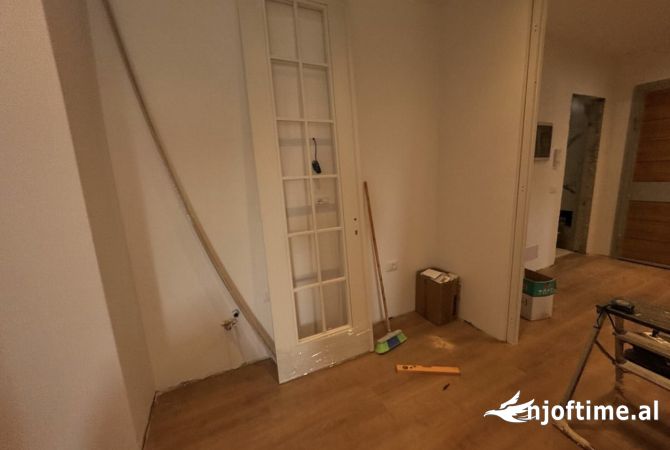 Shtepi ne shitje Apartament ne Tirane, 2+1, Mobilimi E mobiluar, Pagesa 248,000  Euro.