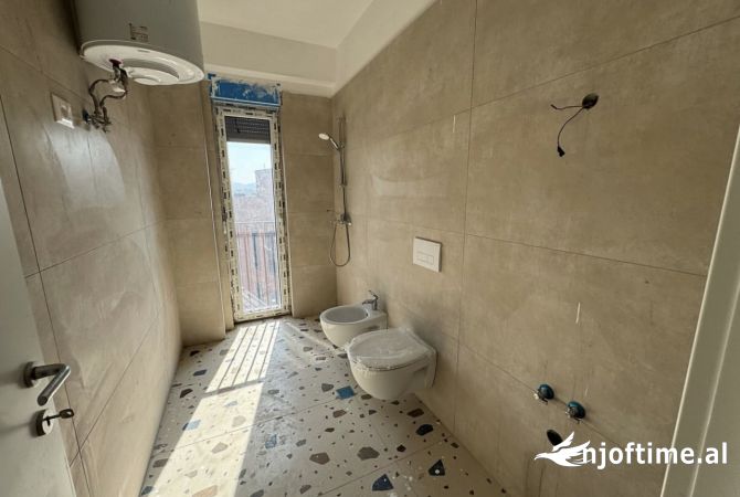 Shtepi me qera Apartament ne Tirane, 2+1, Mobilimi Bosh, pa mobiluar, Pagesa 550  Euro.
