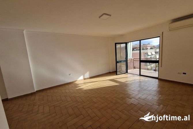 Shtepi me qera 3+1 ne Tirane - 2,200 Euro