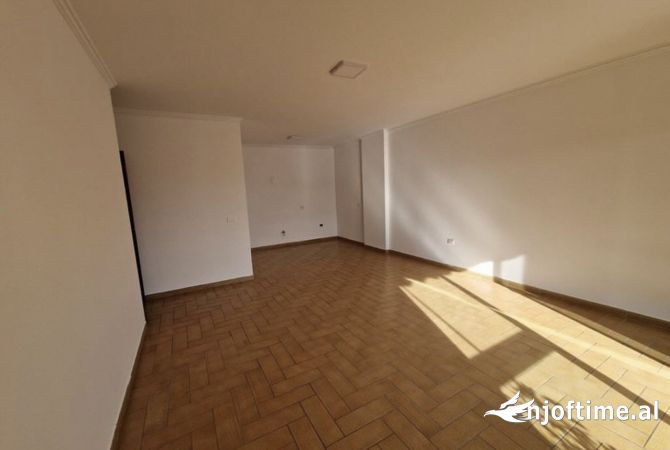 Shtepi me qera 3+1 ne Tirane - 2,200 Euro