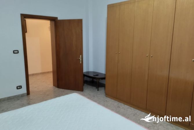 Shtepi me qera Shtepi Private ne Tirane, 3+1, Mobilimi E mobiluar, Pagesa 600  Euro.