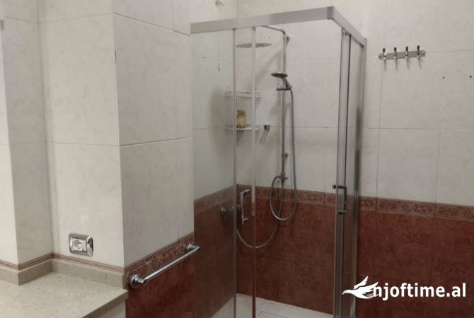 Shtepi me qera Shtepi Private ne Tirane, 3+1, Mobilimi E mobiluar, Pagesa 600  Euro.