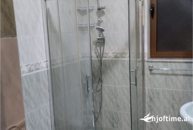 Shtepi me qera Shtepi Private ne Tirane, 3+1, Mobilimi E mobiluar, Pagesa 600  Euro.