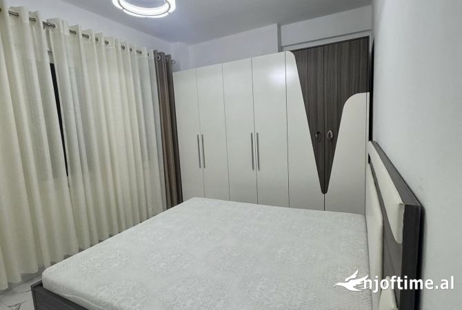 Shtepi me qera Apartament ne Tirane, 2+1, Mobilimi E mobiluar, Pagesa 500  Euro.