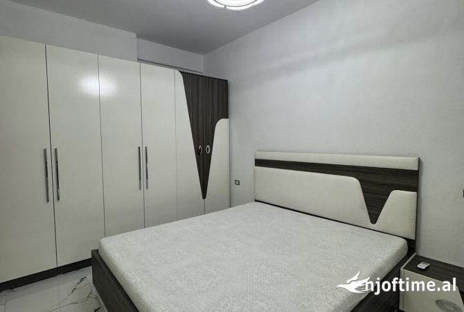 Shtepi me qera Apartament ne Tirane, 2+1, Mobilimi E mobiluar, Pagesa 500  Euro.