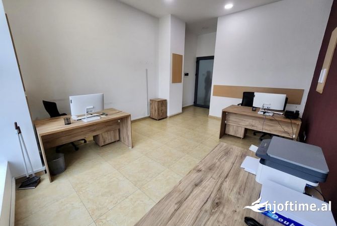 Ambient biznesi me qera 3+1 ne Tirane - 52,000 Leke