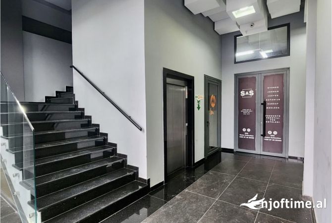 📣 QERA Ambient Zyre 📍 Myslym Shyri , Prane Tregut Cam ✨ 