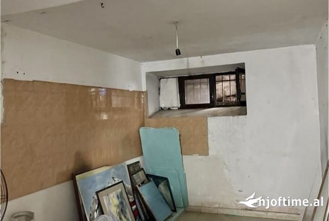 Ambient biznesi me qera 3+1 ne Tirane - 60,000 Leke