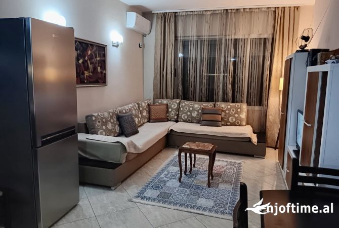 Shtepi me qera Apartament ne Tirane, 1+1, Mobilimi E mobiluar, Pagesa 600  Euro.