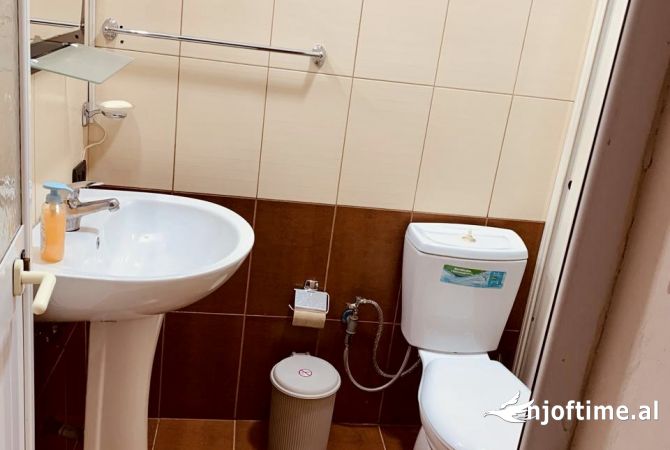 Shtepi me qera Apartament ne Tirane, 1+1, Mobilimi E mobiluar, Pagesa 600  Euro.