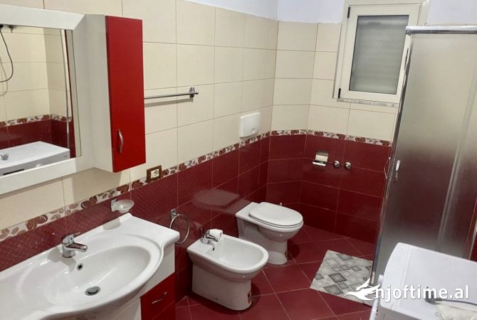 Shtepi me qera Shtepi Private ne Tirane, 2+1, Mobilimi E mobiluar, Pagesa 35,000  Leke.