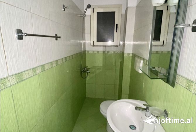 Shtepi me qera Shtepi Private ne Tirane, 2+1, Mobilimi E mobiluar, Pagesa 35,000  Leke.