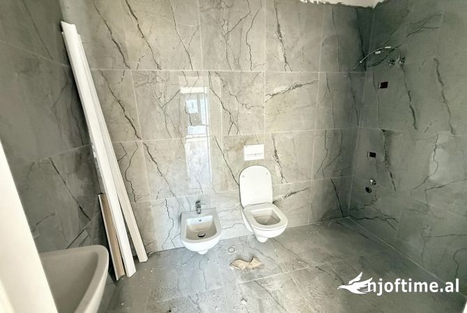Shtepi ne shitje Apartament ne Tirane, 3+1, Mobilimi Bosh, pa mobiluar, Pagesa 170,000  Euro.
