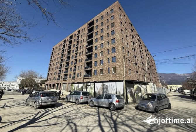 Shtepi ne shitje Apartament ne Tirane, 3+1, Mobilimi Bosh, pa mobiluar, Pagesa 170,000  Euro.