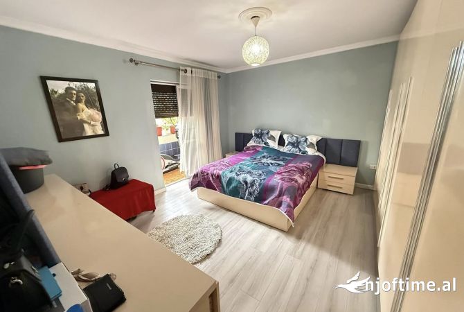 Shtepi ne shitje Apartament ne Tirane, 3+1, Mobilimi E mobiluar, Pagesa 145,000  Euro.