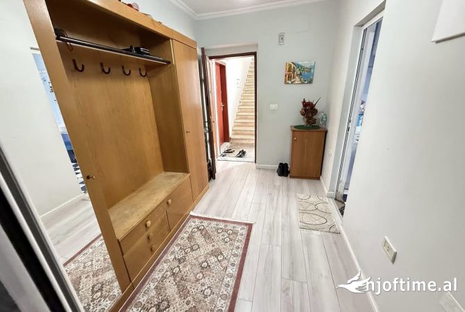 Shtepi ne shitje Apartament ne Tirane, 3+1, Mobilimi E mobiluar, Pagesa 145,000  Euro.