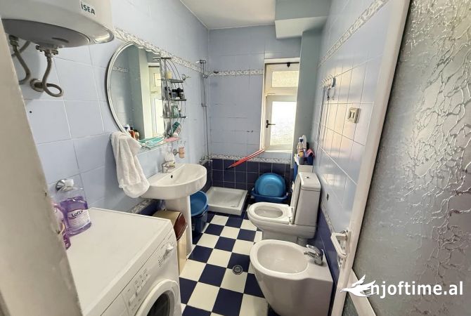 Shtepi ne shitje Apartament ne Tirane, 3+1, Mobilimi E mobiluar, Pagesa 145,000  Euro.