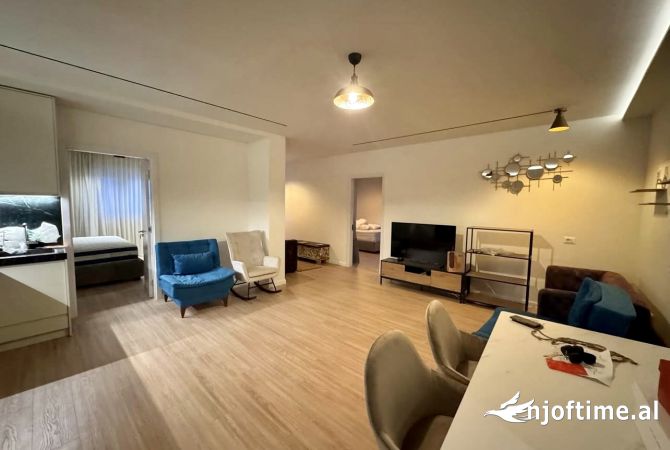 Shtepi me qera 2+1 ne Tirane - 1,200 Euro