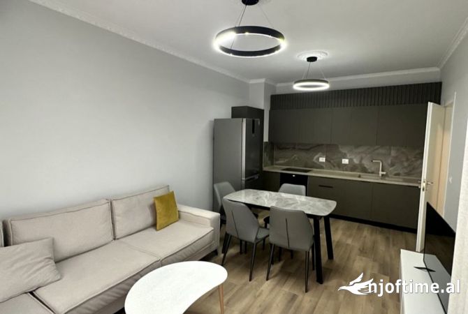 Shtepi me qera 2+1 ne Tirane - 650 Euro