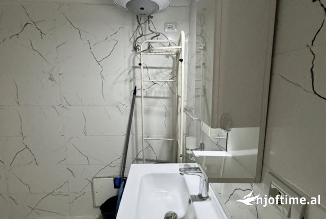 Shtepi me qera Apartament ne Tirane, Garsoniere, Mobilimi E mobiluar, Pagesa 450  Euro.