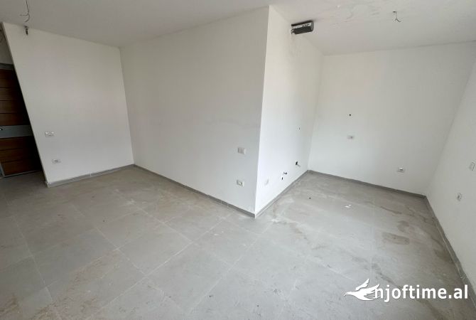 Shtepi me qera 2+1 ne Tirane - 650 Euro