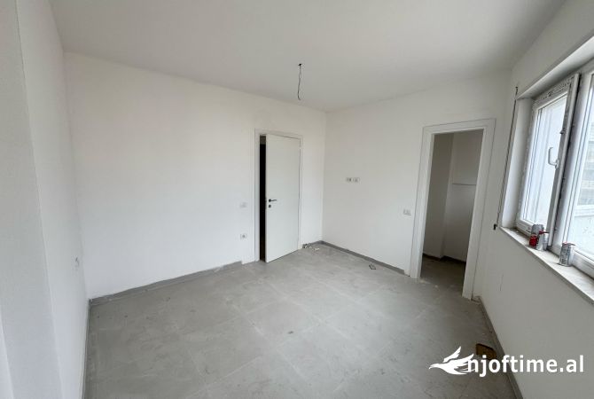 Shtepi me qera Apartament ne Tirane, 2+1, Mobilimi Bosh, pa mobiluar, Pagesa 650  Euro.