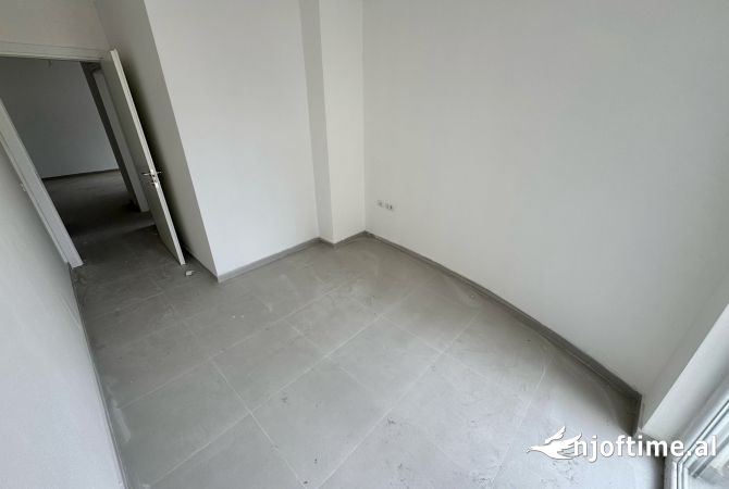 Shtepi me qera Apartament ne Tirane, 2+1, Mobilimi Bosh, pa mobiluar, Pagesa 650  Euro.