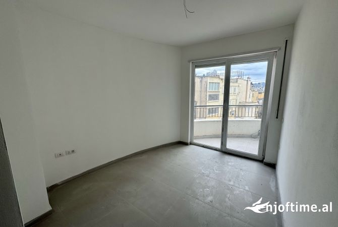 Shtepi me qera Apartament ne Tirane, 2+1, Mobilimi Bosh, pa mobiluar, Pagesa 650  Euro.