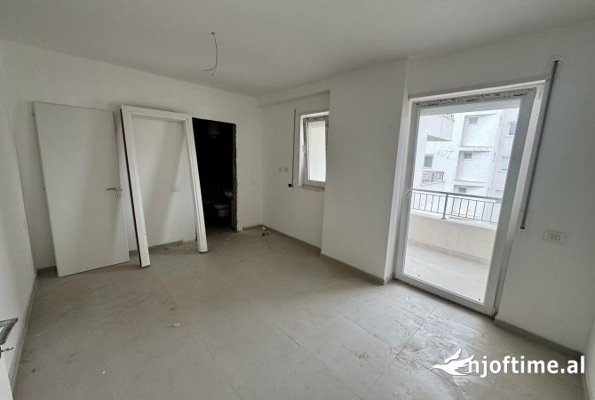 Shtepi me qera Apartament ne Tirane, 2+1, Mobilimi Bosh, pa mobiluar, Pagesa 700  Euro.