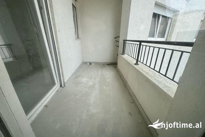 Shtepi me qera Apartament ne Tirane, 2+1, Mobilimi Bosh, pa mobiluar, Pagesa 700  Euro.