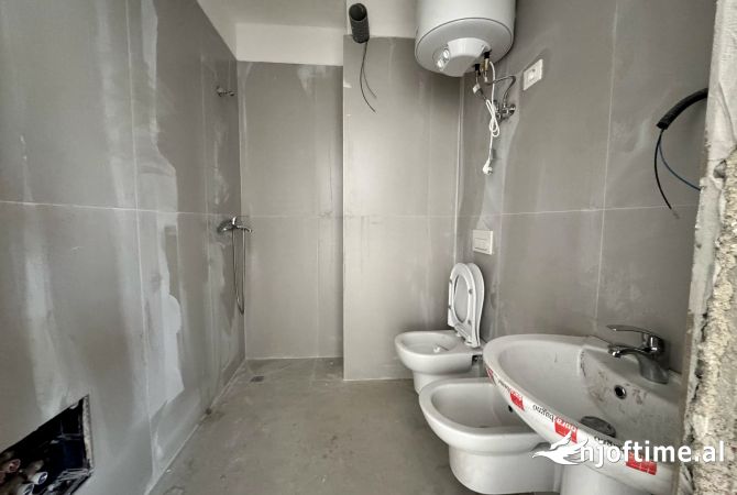 Shtepi me qera Apartament ne Tirane, 2+1, Mobilimi Bosh, pa mobiluar, Pagesa 700  Euro.
