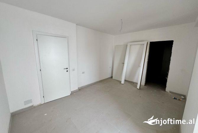 Shtepi me qera Apartament ne Tirane, 2+1, Mobilimi Bosh, pa mobiluar, Pagesa 700  Euro.