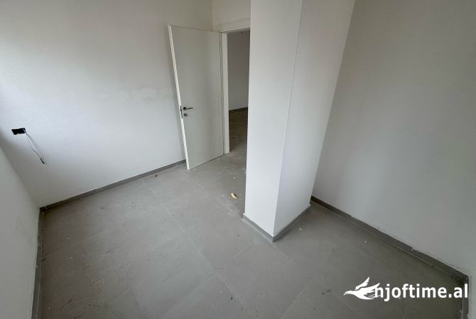 Shtepi me qera Apartament ne Tirane, 2+1, Mobilimi Bosh, pa mobiluar, Pagesa 700  Euro.