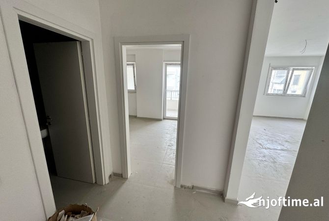 Shtepi me qera Apartament ne Tirane, 2+1, Mobilimi Bosh, pa mobiluar, Pagesa 700  Euro.