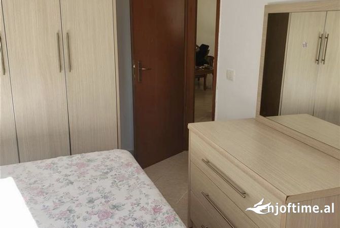 Shtepi me qera Apartament ne Tirane, 2+1, Mobilimi E mobiluar, Pagesa 550  Euro.