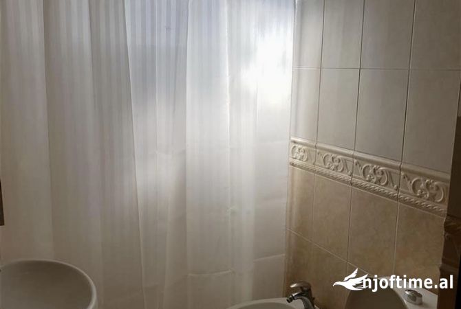 Shtepi me qera Apartament ne Tirane, 2+1, Mobilimi E mobiluar, Pagesa 550  Euro.