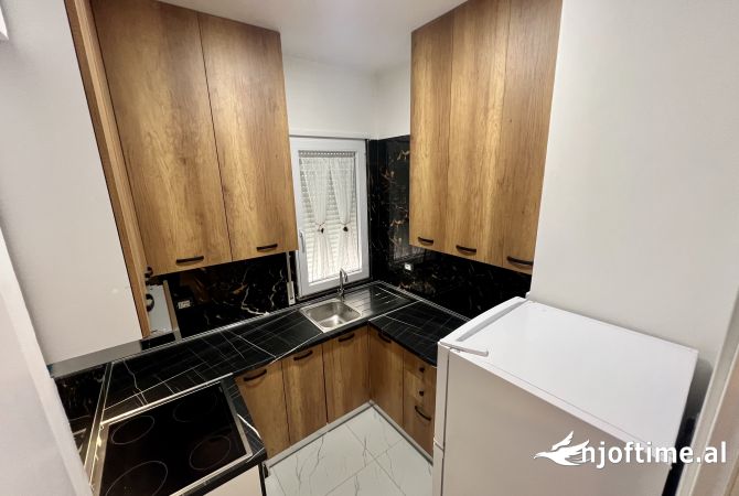 Shtepi me qera Apartament ne Tirane, 1+1, Mobilimi E mobiluar, Pagesa 450  Euro.