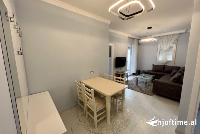 Shtepi me qera Apartament ne Tirane, 1+1, Mobilimi E mobiluar, Pagesa 450  Euro.