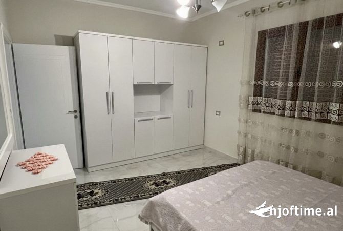 Shtepi me qera Shtepi Private ne Tirane, 2+1, Mobilimi E mobiluar, Pagesa 40,000  Leke.