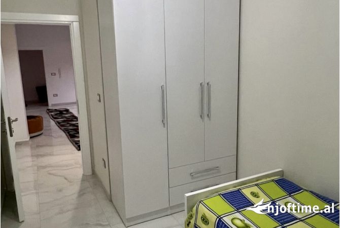 Shtepi me qera Shtepi Private ne Tirane, 2+1, Mobilimi E mobiluar, Pagesa 40,000  Leke.