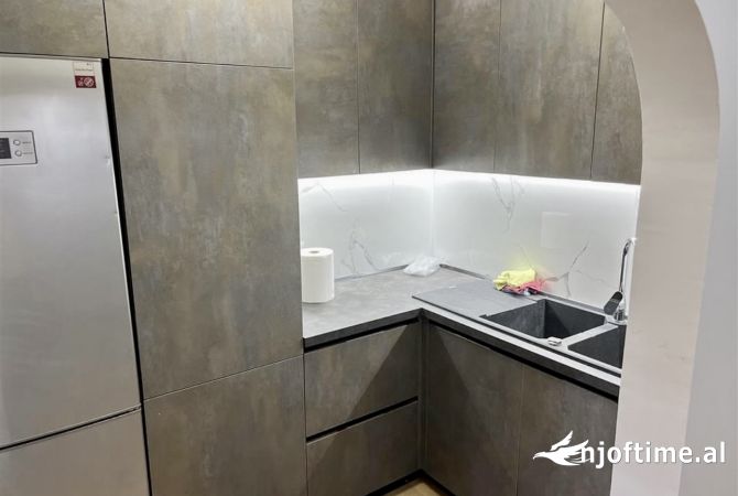 Shtepi me qera Apartament ne Tirane, 1+1, Mobilimi E mobiluar, Pagesa 55,000  Leke.