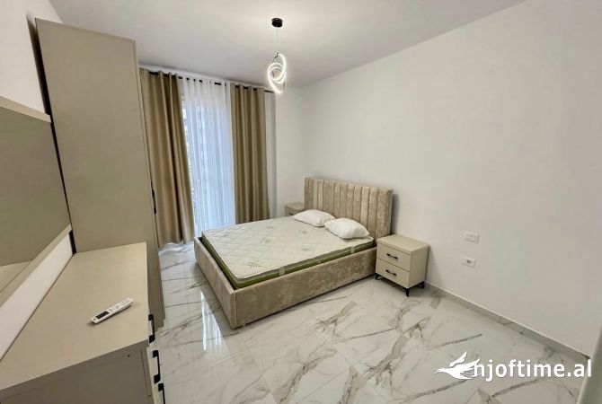 Shtepi me qera Apartament ne Tirane, 2+1, Mobilimi E mobiluar, Pagesa 800  Euro.