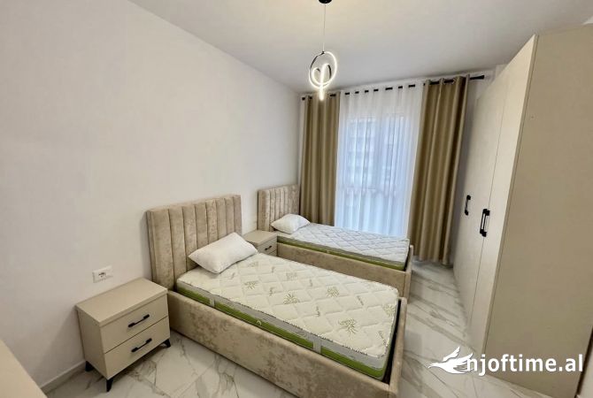 Shtepi me qera Apartament ne Tirane, 2+1, Mobilimi E mobiluar, Pagesa 800  Euro.