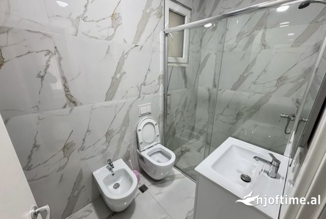 Shtepi me qera Apartament ne Tirane, 2+1, Mobilimi E mobiluar, Pagesa 800  Euro.