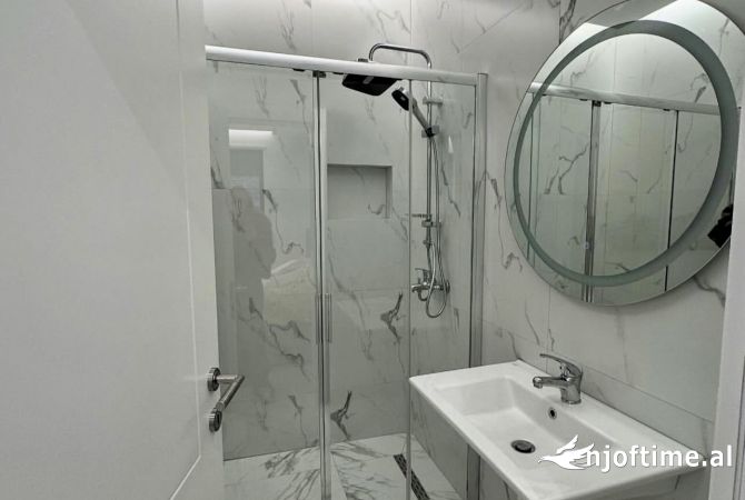 Shtepi me qera Apartament ne Tirane, 3+1, Mobilimi E mobiluar, Pagesa 800  Euro.